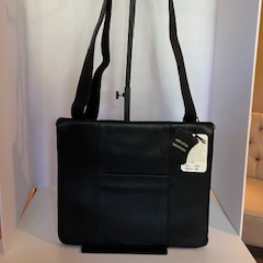 Winn International Slim Leather Messenger Style 2415